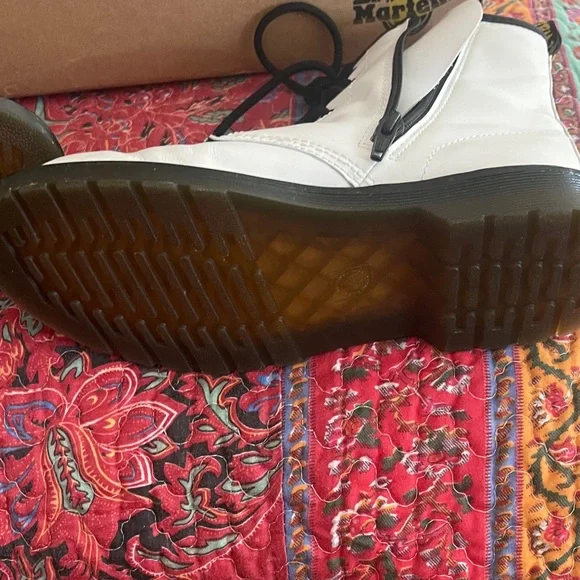 Dr. Martens White and Black Men's Boots Box included - Picture 6 of 8